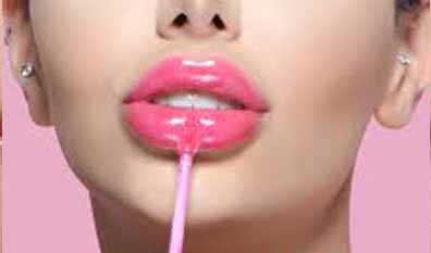 معرفی انواع لیپ گلاس (lip gloss) ✅ بررسی کاربرد + تفاوت‌ها 