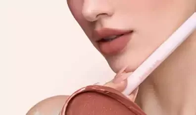 خط لب قهوه ای شیگلم | معرفی ۱۰ رنگ محبوب و راهنمای انتخاب شید مناسب 