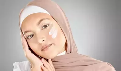 ۱۰ ترکیب مرطوب‌کننده و آبرسان پوست💧: از سرامید تا آلوئه‌ورا 