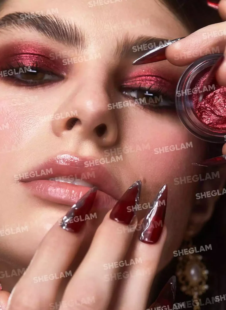 طراحی ناخن قرمز شیشه ای