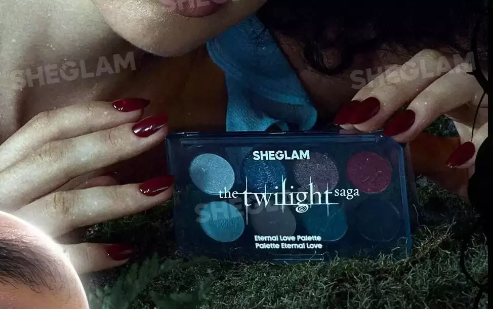 طراحی ناخن قرمز